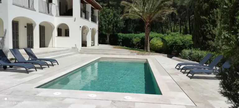 https://allround-mallorca.com/wp-content/uploads/2025/09/poolbereich-nachher-1-768x346.webp
