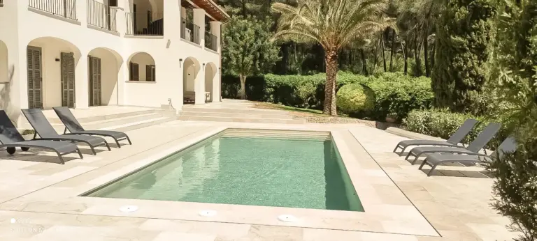 https://allround-mallorca.com/wp-content/uploads/2025/09/poolbereich-nachher-2-768x346.webp